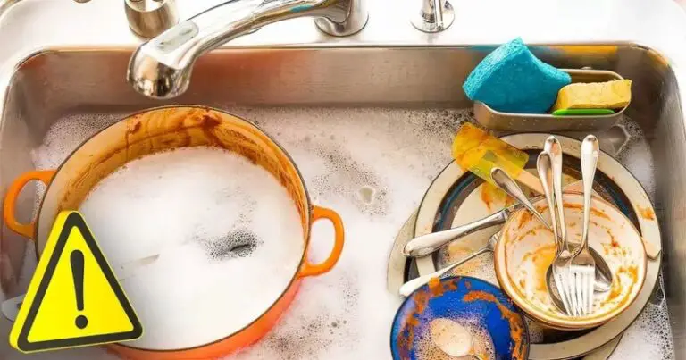 Zostawiasz brudne naczynia w zlewie na noc? Przestań to robić, to duży błąd, oto dlaczego!
