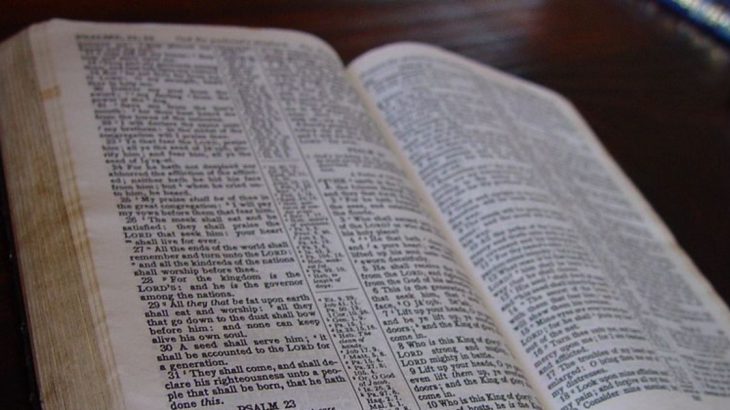 Światło UV ujawniło tajemnicę ukrytą w Biblii. „Nowy” rozdział czekał na odczytanie od prawie 1,5 tysiąca lat